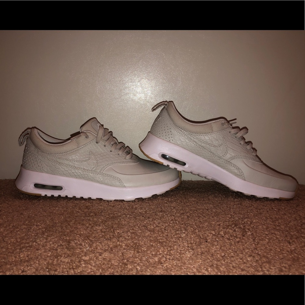 Nike Air Max. Size 7.5 (women’s)